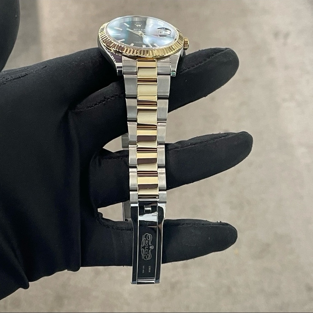 Rolex Datejust Watch - Black and Gold - Picture 4 of 9